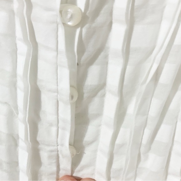 Jones New York Signature Petite Sleeveless Semi Sheer Button Front Blouse Pin - Picture 8 of 13